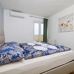 Mit Privatpool, Whirlpool, Meerblick, Billard, Fitnessgeraete, Garage