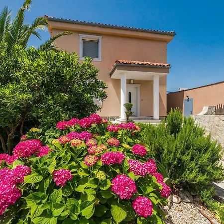 Mit Privatpool, Whirlpool, Meerblick, Billard, Fitnessgeraete, Garage *