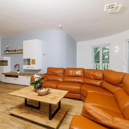 Mit Privatpool, Whirlpool, Meerblick, Billard, Fitnessgeraete, Garage Дом отдыха Цриквеница