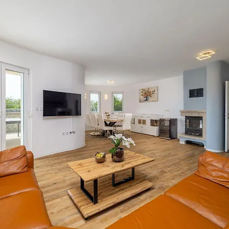 Mit Privatpool, Whirlpool, Meerblick, Billard, Fitnessgeraete, Garage * Цриквеница
