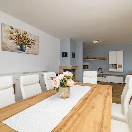 Mit Privatpool, Whirlpool, Meerblick, Billard, Fitnessgeraete, Garage Цриквеница