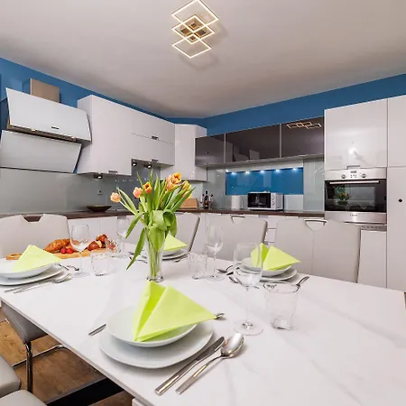 Mit Privatpool, Whirlpool, Meerblick, Billard, Fitnessgeraete, Garage Crikvenica