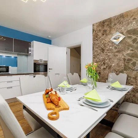 Mit Privatpool, Whirlpool, Meerblick, Billard, Fitnessgeraete, Garage Holiday home