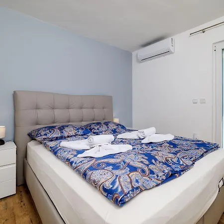 Mit Privatpool, Whirlpool, Meerblick, Billard, Fitnessgeraete, Garage