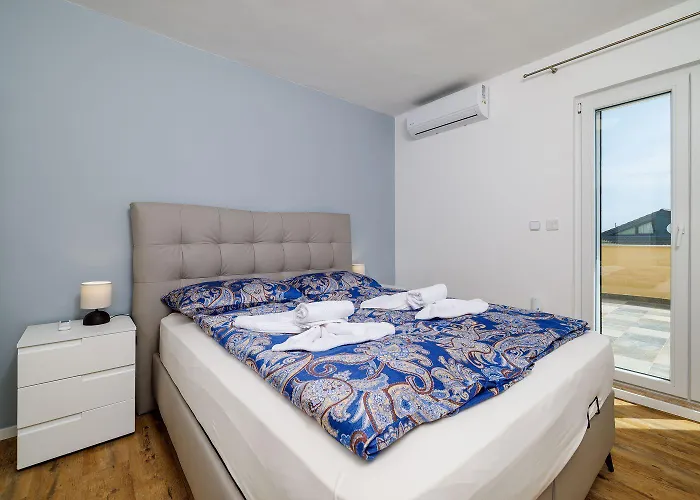 Mit Privatpool, Whirlpool, Meerblick, Billard, Fitnessgeraete, Garage