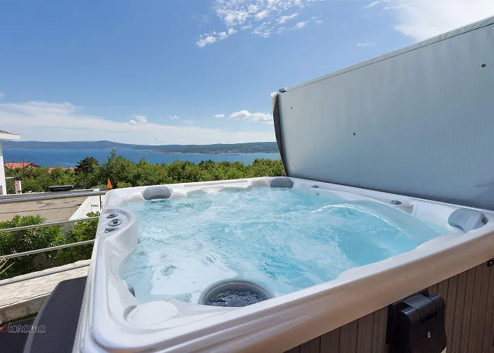 Mit Privatpool, Whirlpool, Meerblick, Billard, Fitnessgeraete, Garage *
