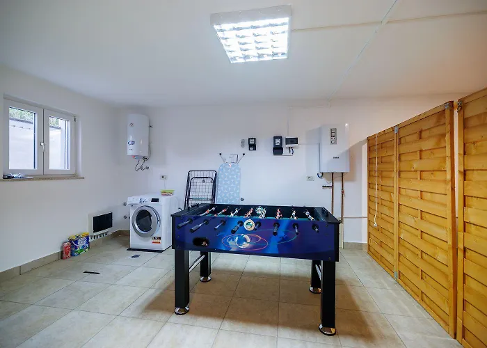 Mit Privatpool, Whirlpool, Meerblick, Billard, Fitnessgeraete, Garage Дом отдыха Цриквеница