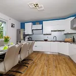 Mit Privatpool, Whirlpool, Meerblick, Billard, Fitnessgeraete, Garage *