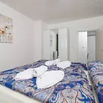 Mit Privatpool, Whirlpool, Meerblick, Billard, Fitnessgeraete, Garage *