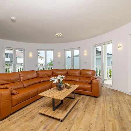 Mit Privatpool, Whirlpool, Meerblick, Billard, Fitnessgeraete, Garage Dom wakacyjny *