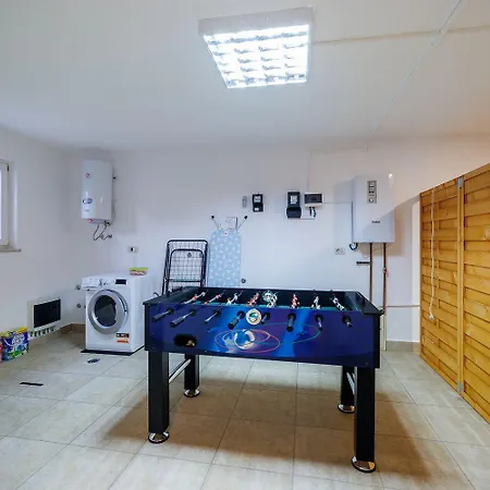 Mit Privatpool, Whirlpool, Meerblick, Billard, Fitnessgeraete, Garage بيت للعطل تْسْغيكفانِتْسا
