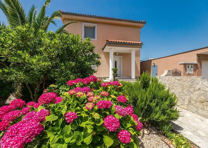 Mit Privatpool, Whirlpool, Meerblick, Billard, Fitnessgeraete, Garage *