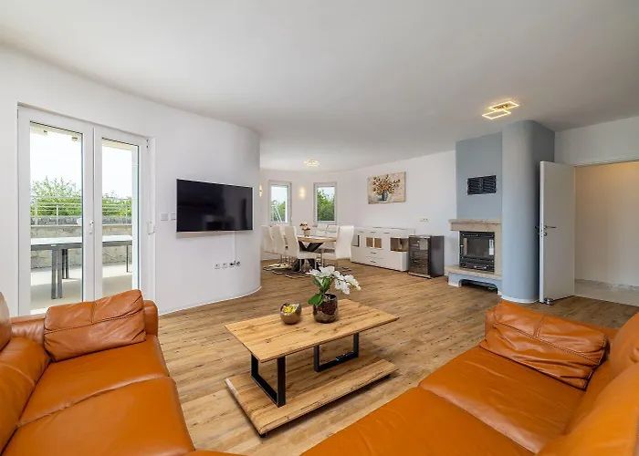 Mit Privatpool, Whirlpool, Meerblick, Billard, Fitnessgeraete, Garage * Crikvenica