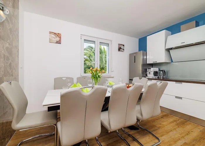 Mit Privatpool, Whirlpool, Meerblick, Billard, Fitnessgeraete, Garage Dom wakacyjny Crikvenica